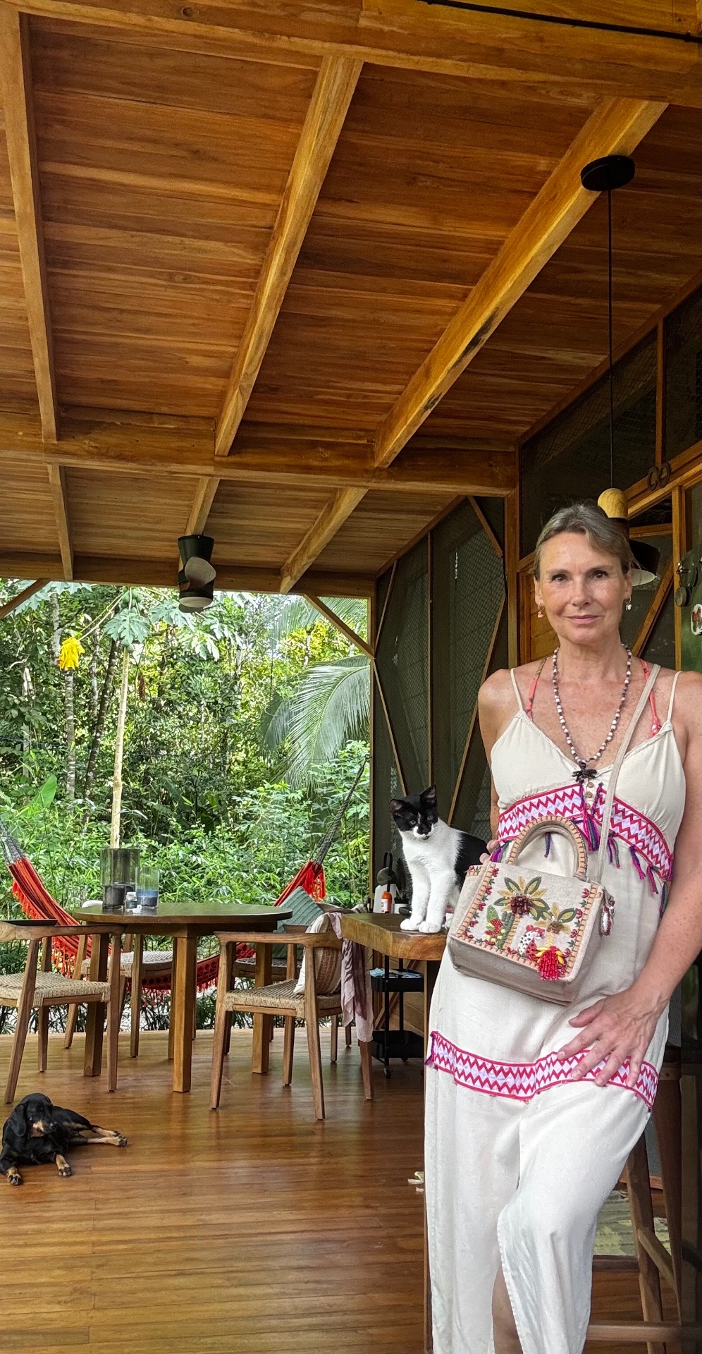 KÜLEBRA hand-embroidered bag inspired by the Ngäbe Buglé