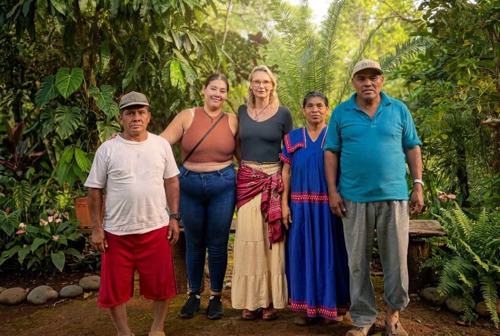 Kathrin with Ngäbe-Buglé elders and community on the finca